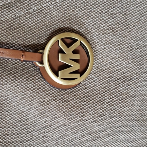 Michael Michael Kors Isla Ring shoulder Tote - Picture 3 of 10